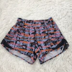 Lululemon Hotty Hot Short II *Long 4" Inversion Multi / Black